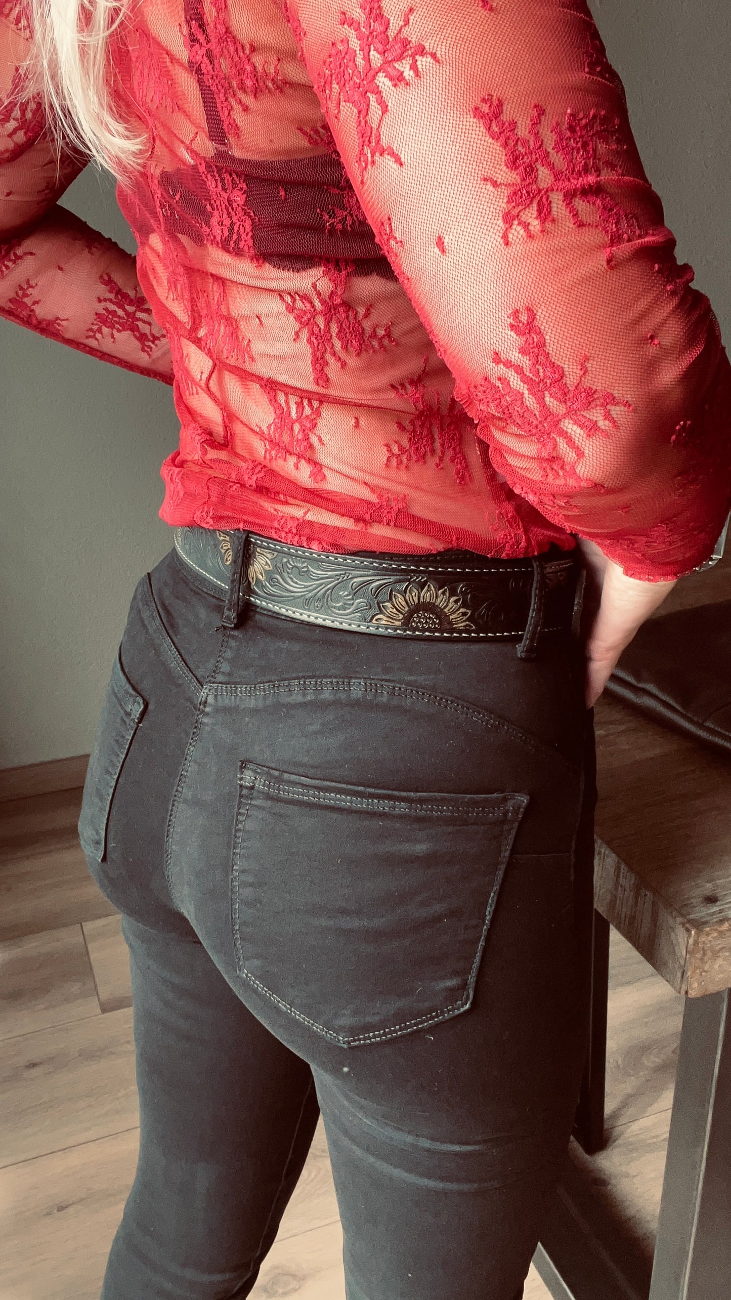 Leren riem met zonnebloemen