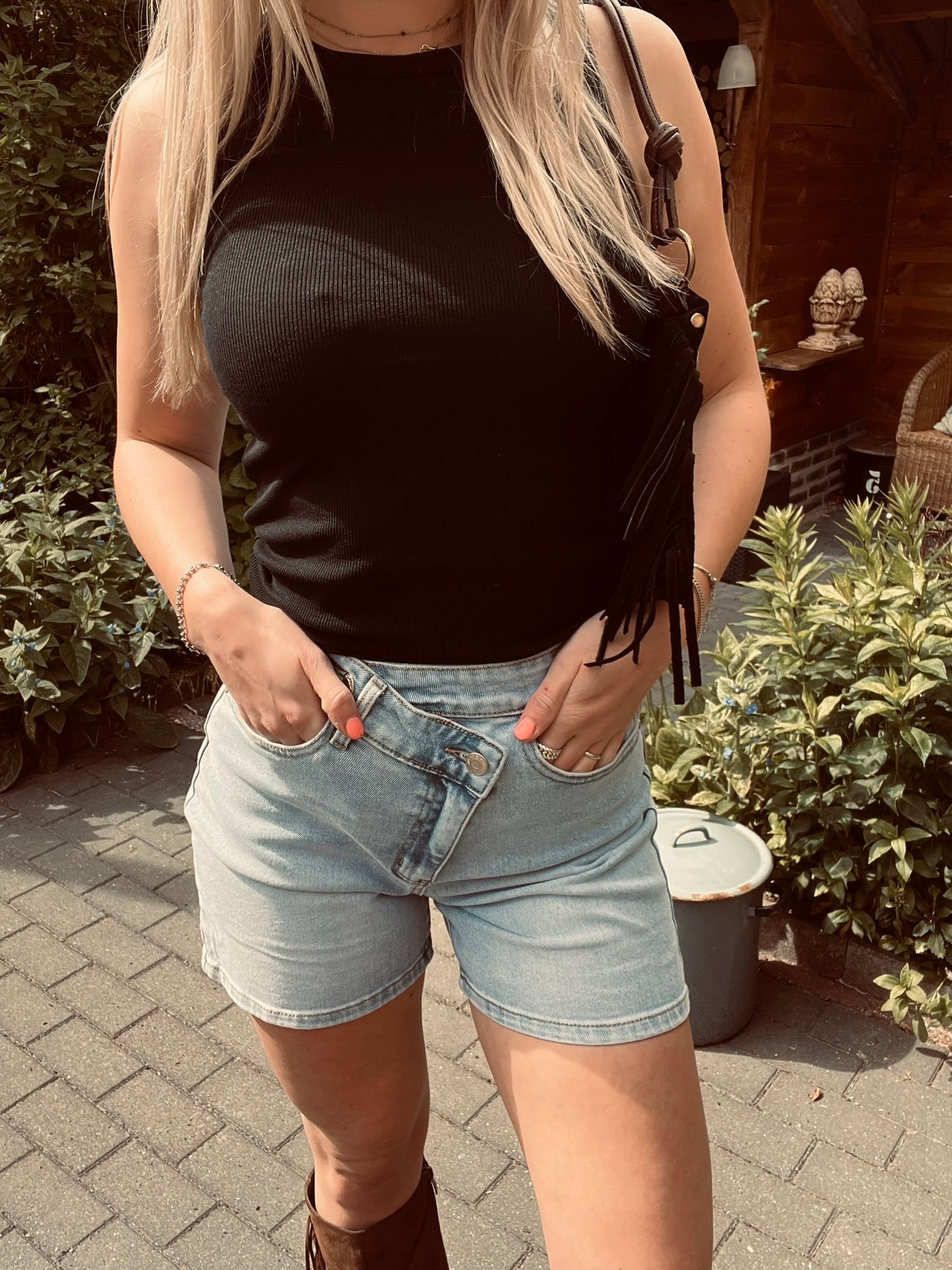Blauwe denim asymmetrische korte broek